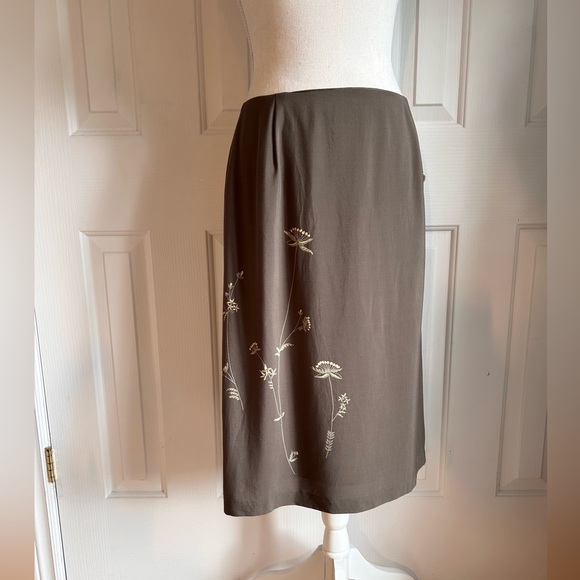 TRISTAN & ISEUT Midi Skirt, 100% Rayonne, Brown with Yellow Flowers, Size 8 - Picture 1 of 5